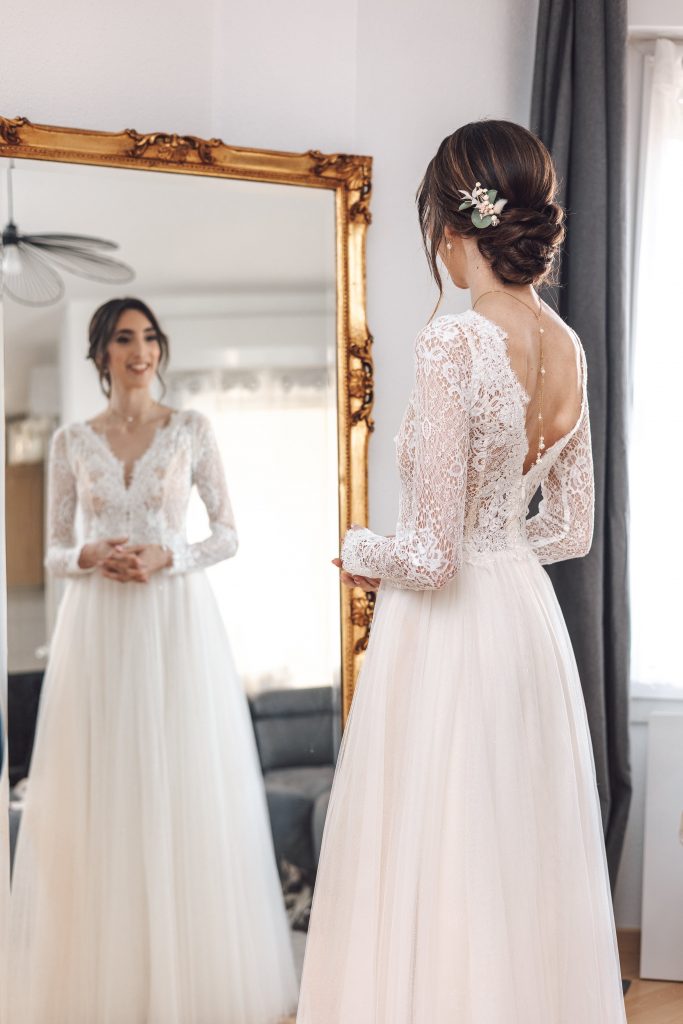 photographe mariage détail de la robe de mariée de Anaelle à Tarbes par Sandrine Afonso
