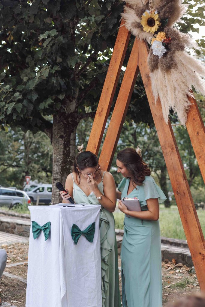 photographe mariage Pyrénées, cérémonie laïque rires, photographe mariage Tarbes, photographe mariage Landes, photographe mariage Pays Basque, mariage champêtre Sud-Ouest, moments naturels mariage Pyrénées