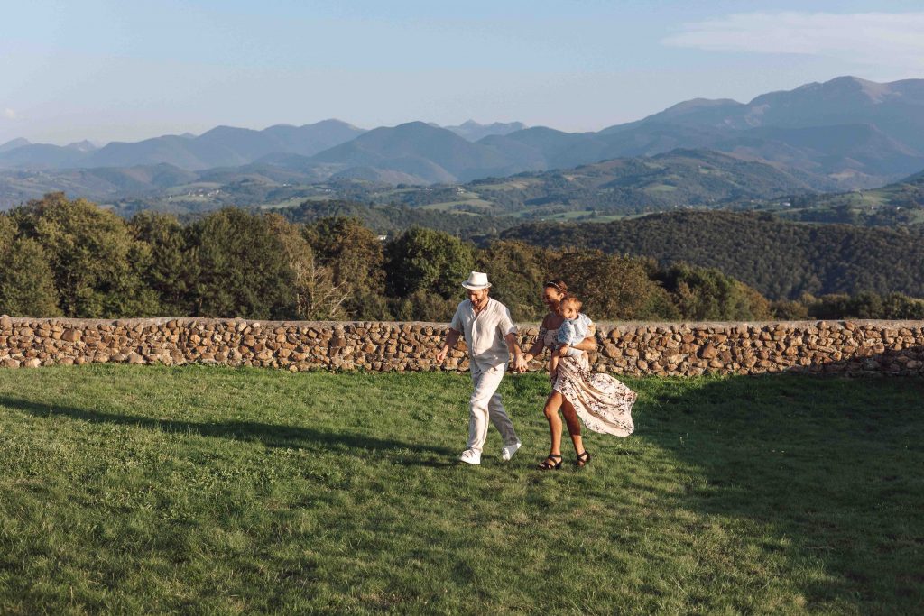photographe couple Sud-Ouest, Sandrine Afonso photographe, séance photo en famille coucher du soleil Tarbes, photographe professionnel dans les hautes pyrénées