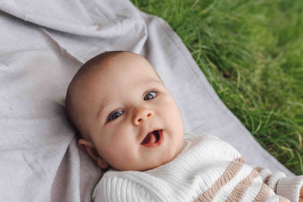 portrait photo bébé, photographe de famille Sandrine Afonso, photographe bébé Sud-Ouest, séance photo famille Landes, photographe professionnel Tarbes, séance photo naturelle bébé