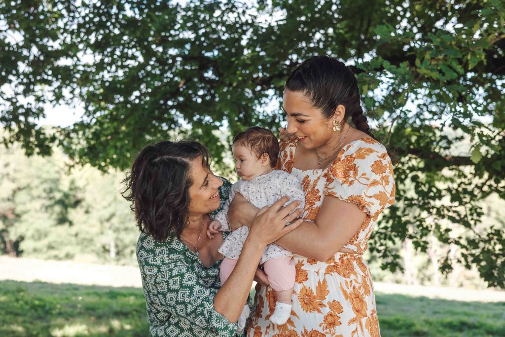 photographe famille intergénérationnelle Sud-Ouest, Sandrine Afonso photographe TAP, séance photo grands-parents Tarbes, photographe professionnel Landes