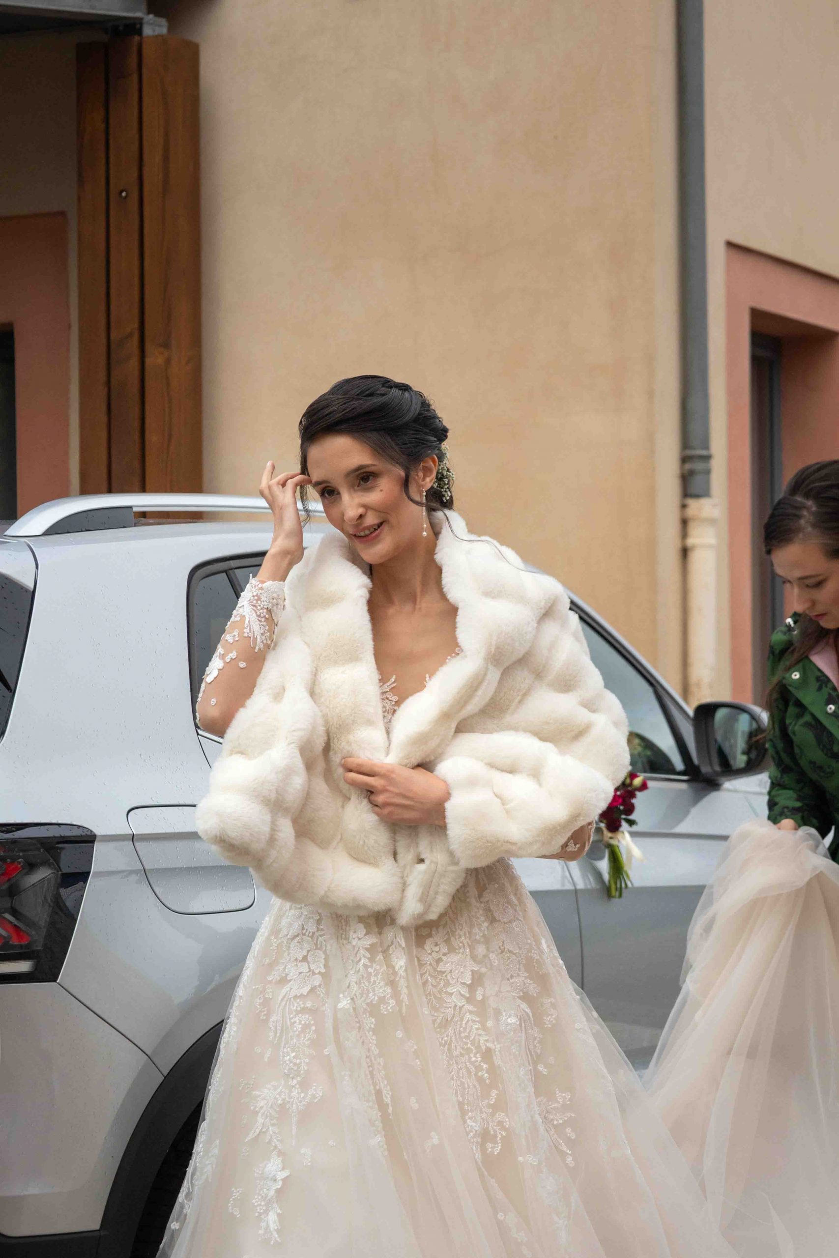 photo de mariage arrivée de la mariée a la mairie de Visker