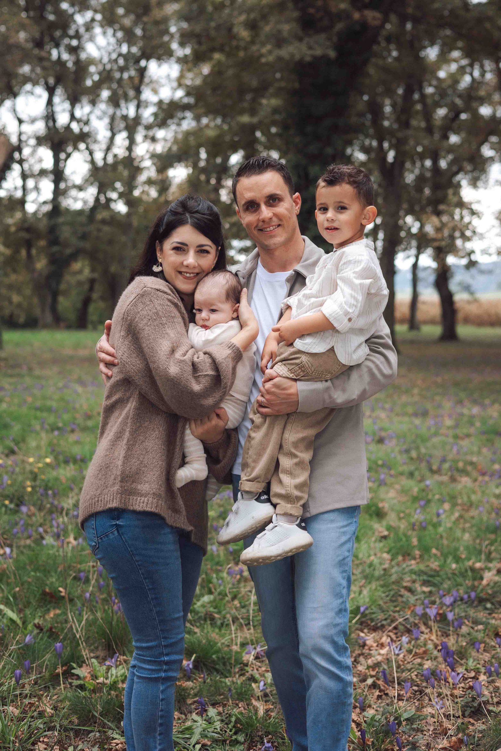 photographe famille Tarbes séance extérieure naturelle en forêt à momère