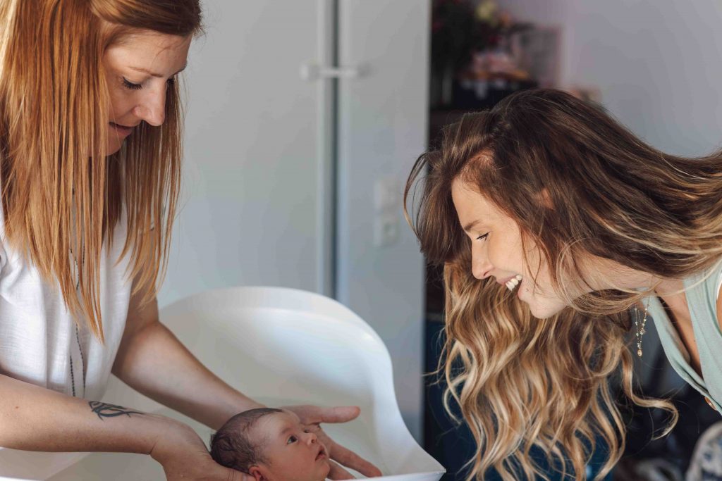photographe bébé domicile bain thérapeutique bébé reportage naissance lifestyle