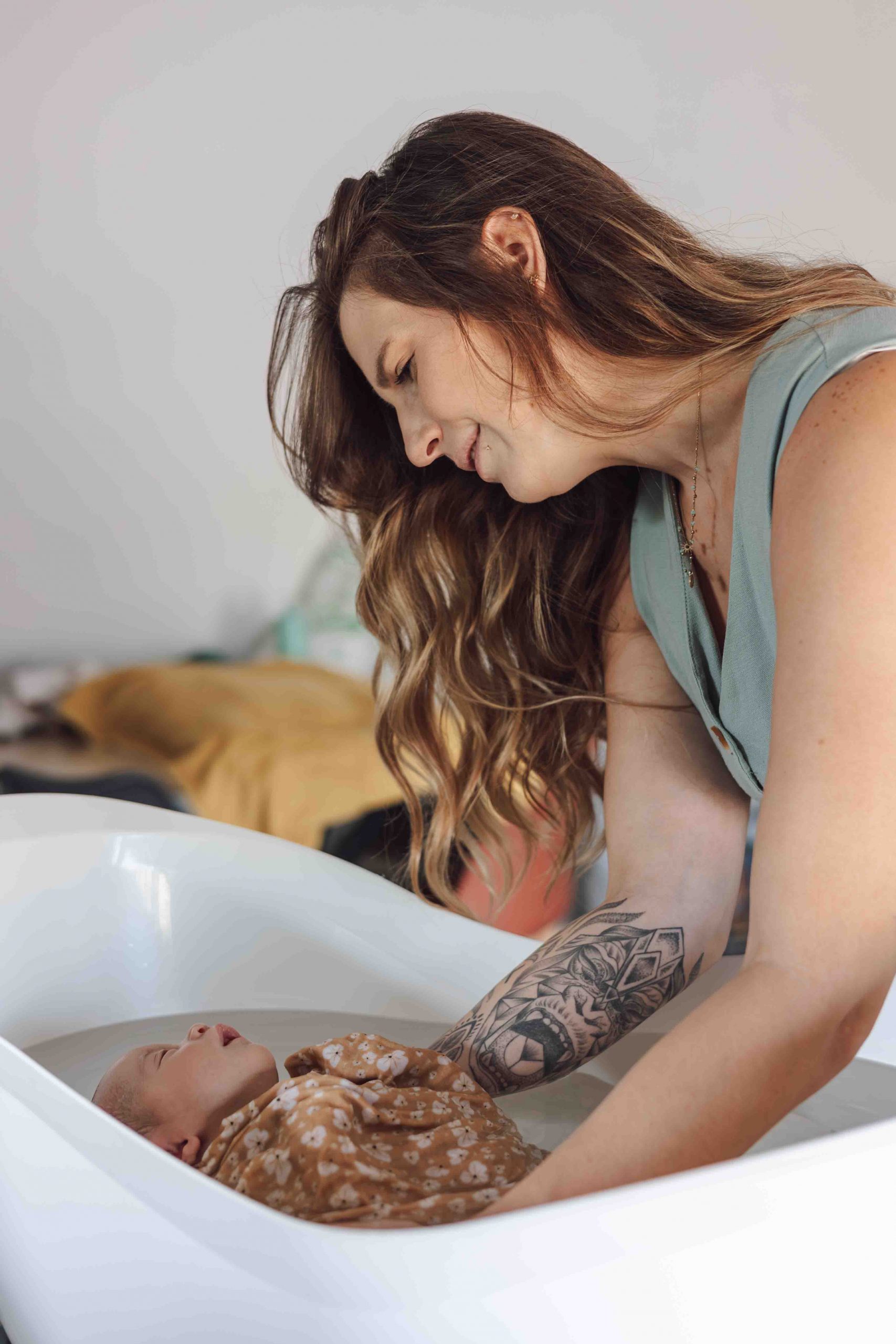 bain thérapeutique bébé photographe bébé reportage naissance