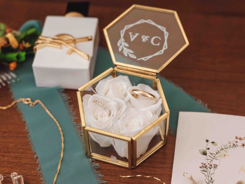 Photographe mariage dans les Hautes-Pyrénées à Tarbes, détails alliances mariage par Sandrine Afonso