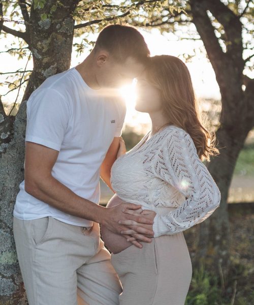 photographie grossesse sud-ouest séance photo maternité Sandrine Afonso hautes-pyrénées shooting photo couple 65000 photographe sud-ouest Tarbes lac extérieur futur maman